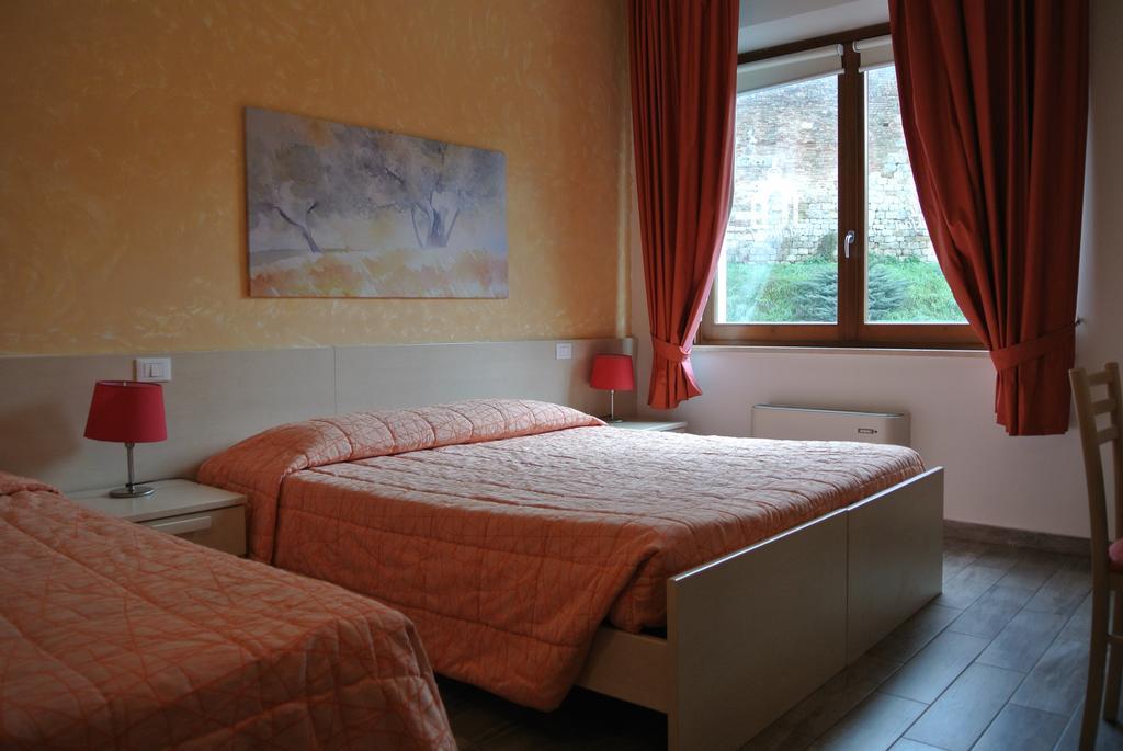 Bed & Breakfast Camollia Bed & Breakfast Siena Room photo